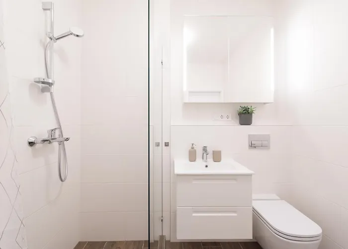 Cohost I New W-balcony, Self Check-in At The Renesanso Complex Butas *